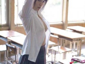 胸大美女爆开衣服、胸大美女爆开衣服，春光乍泄令人血脉贲张