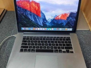 丰满 50macbookpro 高清视网膜显示屏，呈现更加清晰逼真的图像和视频